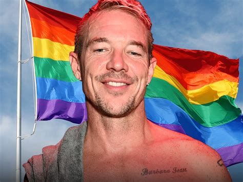 Diplo Posts Naked Photo For Pride Month, Rainbow Coming Out。